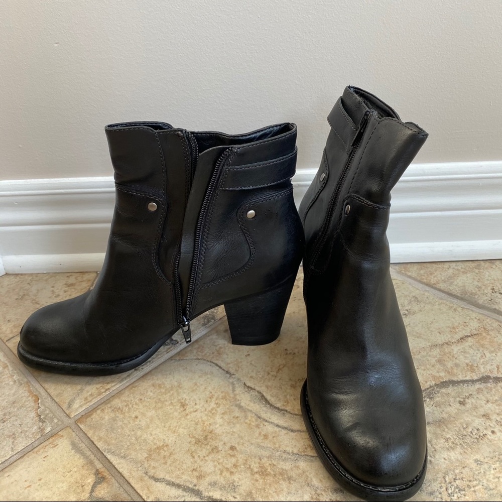 Naturalizer Booties